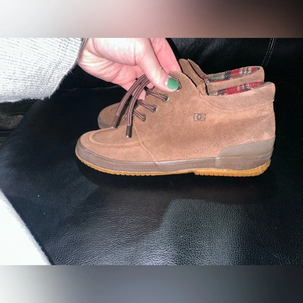 Daniel Green Women’s suede chukka boots